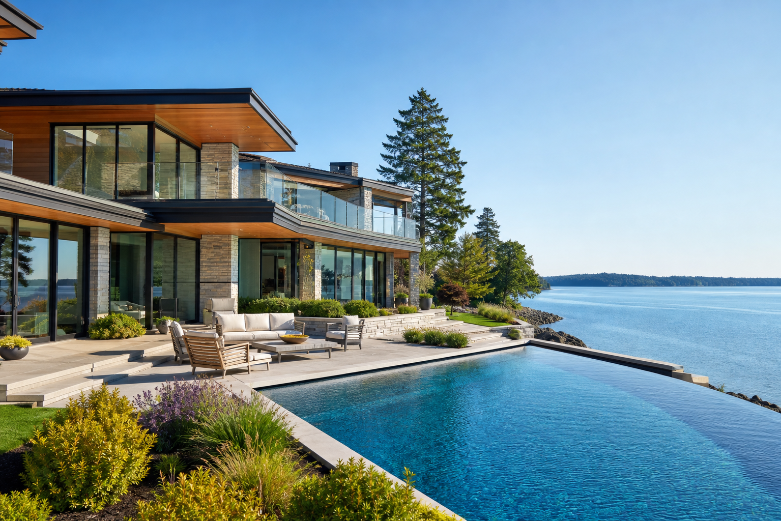 Beautiful second home with pool overlooking a lake